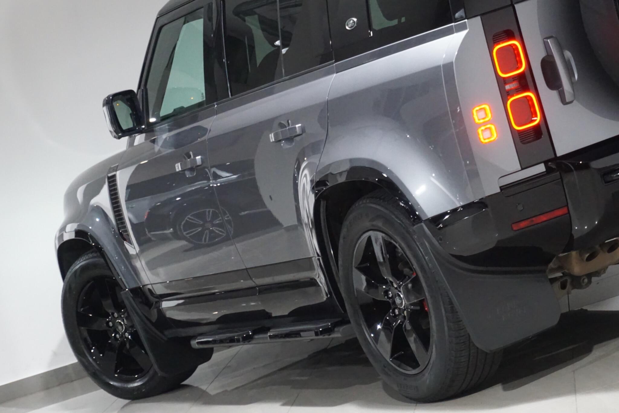 Land Rover Defender 110 3.0 D250 MHEV X-Dynamic SE SUV 5dr Diesel Auto 4WD Euro 6 (s/s) (250 ps)